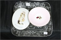 GLASS DISH, PAINTED PLATE AND CERAMIC WALL HANGER