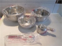 NEW STAINLESS STEEL MIXING BOWL SET