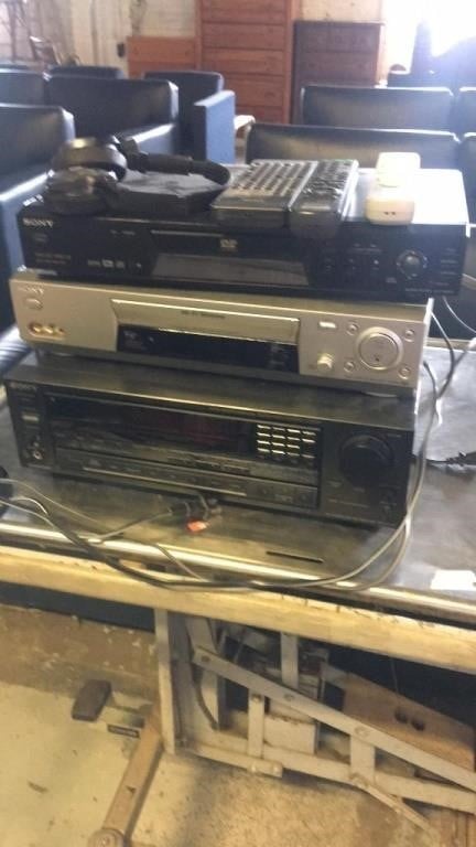 Sony dvd,vhs,,receiver and headphones