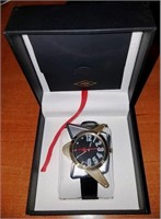 810 - LIKE NEW FOSSIL WATCH ON BOX