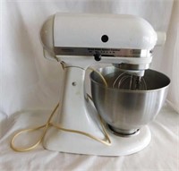 KitchenAid stand mixer w/ stainless bowl & various