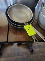 ASSORTED ALUMINUM FRYING PANS (2) 9" (1) 8"
