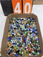 GROUPING VINTAGE MARBLES