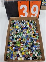 GROUPING VINTAGE MARBLES