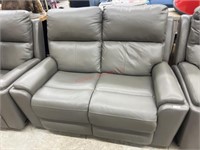 Scratching dent double reclining leather