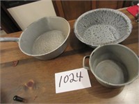 3 Pieces of Enamel - Pot with Handle - 2 Bowls