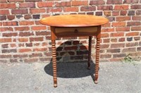 Oval Table w/ spindle legs