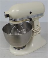 Kitchen Aid mixer with (3) mixing attachments and