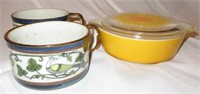 Casserole dish-Pyrex & 2 soup cups