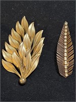 Vintage gold tone leaves brooch and leaf with