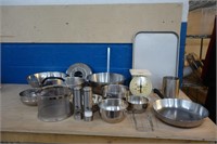 XL Lot of Kitchen Items