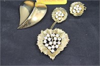 2 HEART BROACHES AND PAIR OF EARRINGS