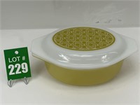 Vintage 1970 Pyrex Weave Oval Casserole Dish w