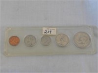 Bicentennial 5 piece coin set in plastic case