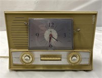 RCA Victor Vintage Alarm Clock/Radio, Powers On