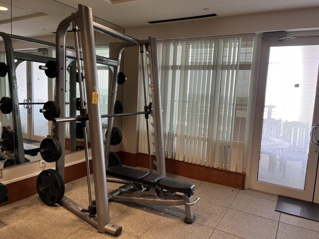 LIFE FITNESS SMITH MACHINE