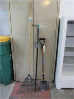 Rake -Small Gardening Spade - Broom Handle NO SHIP