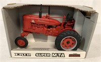 1/16 Farmall Super M-TA Tractor,NIB,1992