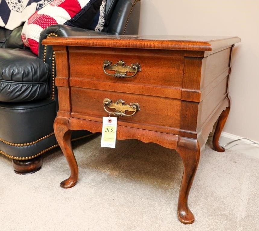 Cherry Finish Queen Anne Style 1 Drawer End Table