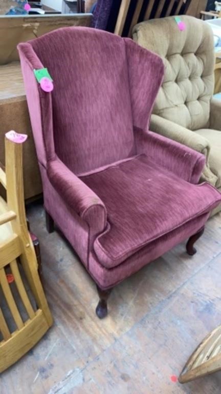 RED CLOTH SEATING CHAIR