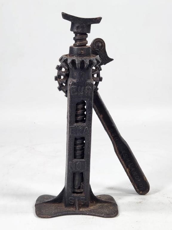 ANTIQUE CAST IRON EUREKA NO. 1 CAR JACK