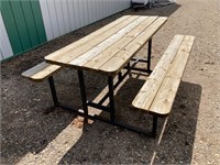 Picnic table 6ft x 5 ft, solid