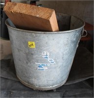 Vintage Galvanized Bucket w/ Handle