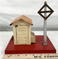 Lionel 76 Warning Bell and Shack, missing