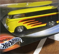 HOTWHEELS CUSTOMIZED VW DRAG BUS NIB 1:18 SCALE