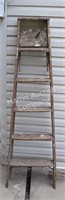 (G) 6' Wooden Step Ladder
