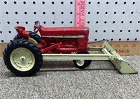 Ertl Ih tractor with loader