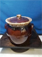Hull pottery brown drop Ware being pot with lid