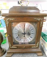 Hamilton Wheatland mantel clock w/ key, time