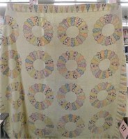 Nice Dresden plate quilt: hand quilted,