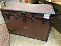 VINTAGE STEAMER TRUNK