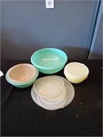 Tupperware bowls