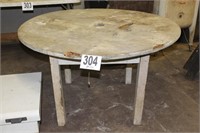 Round barn table