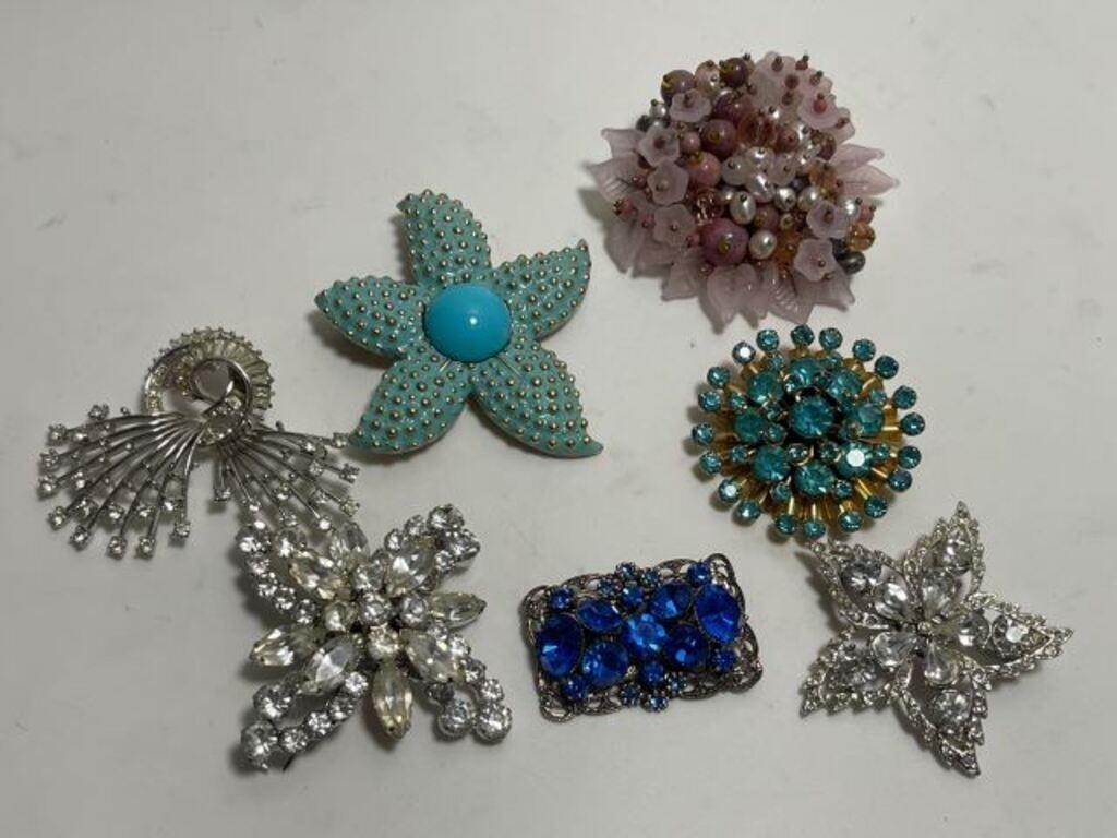 SEVEN VINTAGE BROOCHES