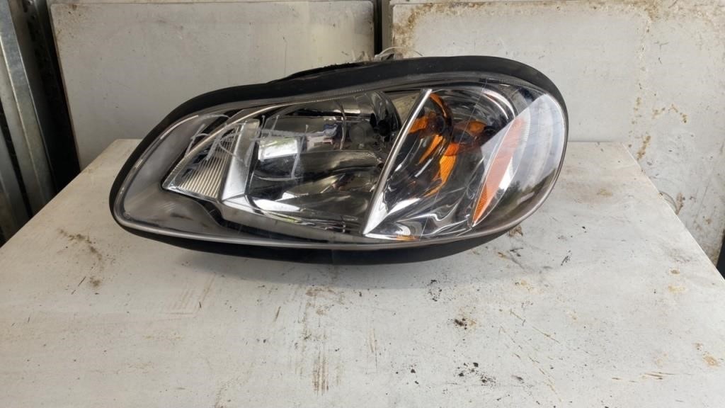 Drivers side headlamp for Freightliner