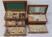 Vintage box with animal brooches etc