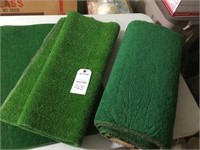 Outdoor carpet (1 small, 1 runner; green shag