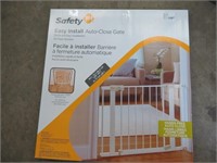 SAFETY 1ST WHITE METAL SAFETY GATE
