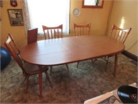 maple dining room table w/chairs & leaves