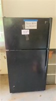 Whirlpool refrigerator, freezer works fridge