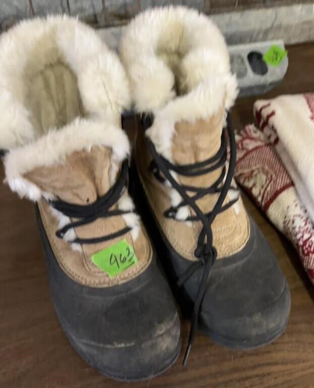 SOREL PACK BOOTS SIZE 8