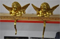 Metal cherub mantle hooks decor - info