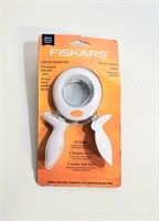 FISKARS LARGE EASY SQUEEZE PUNCH