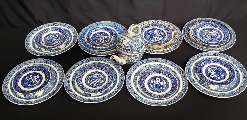 Set of vintage miscellaneous china pieces
