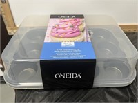 Oneida Covered Muffin Pan