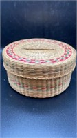 Vtg Hand Woven Sweetgrass Basket with Lid